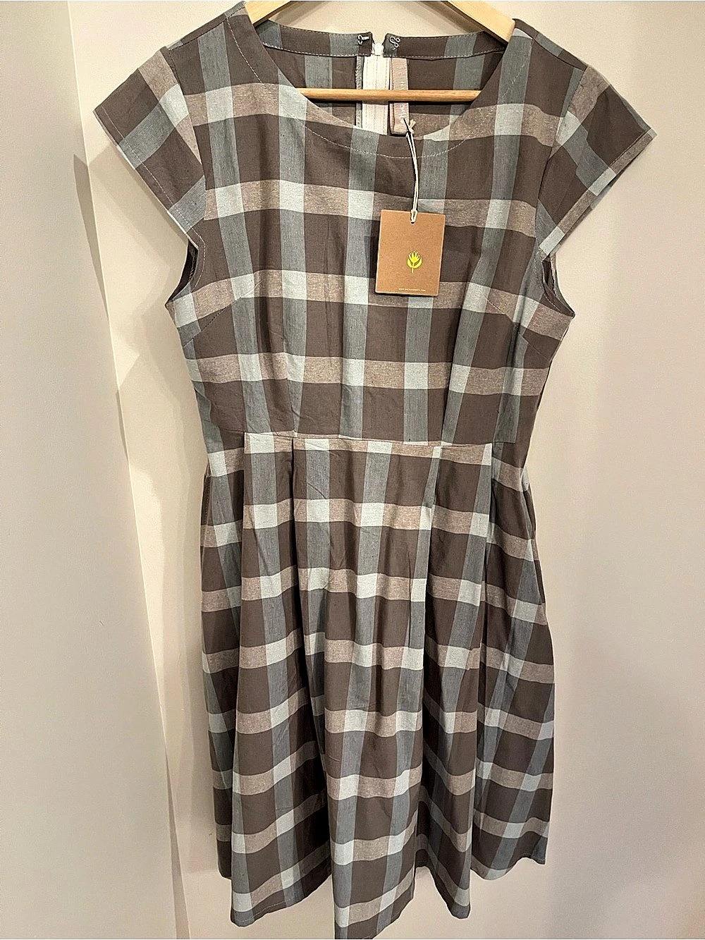 Mata Traders New York Plaid Midi Dress Gray NWT
